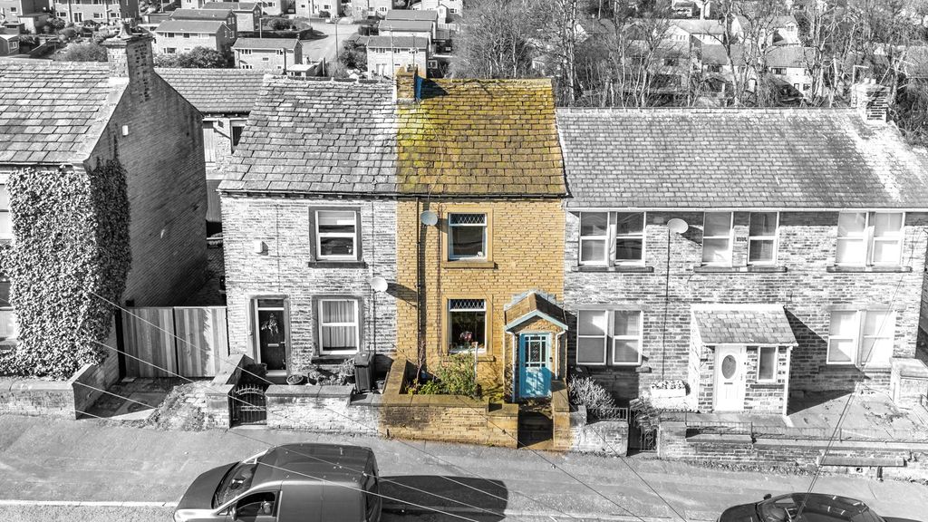 3 bed terraced house for saleCrowtrees Lane, Brighouse HD6