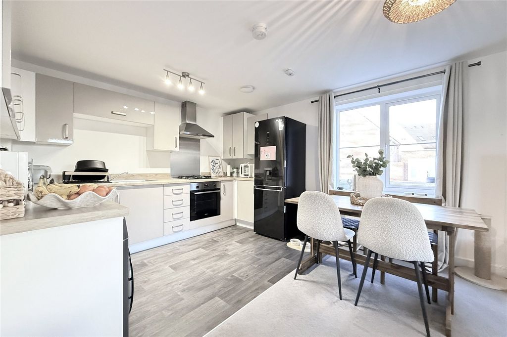 Additional image 2 of 2 bed flat for saleHotham Drive, Binfield, Bracknell RG42