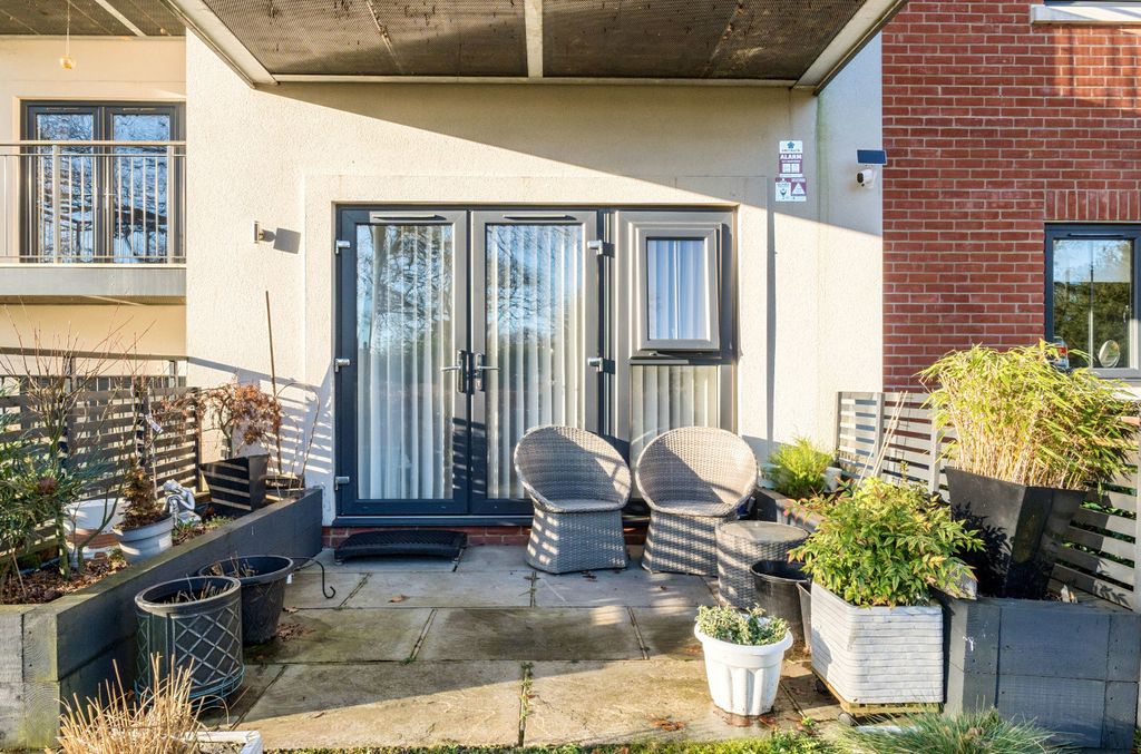 Additional image 10 of 2 bed flat for saleLondon Road, Binfield, Bracknell, Berkshire RG42