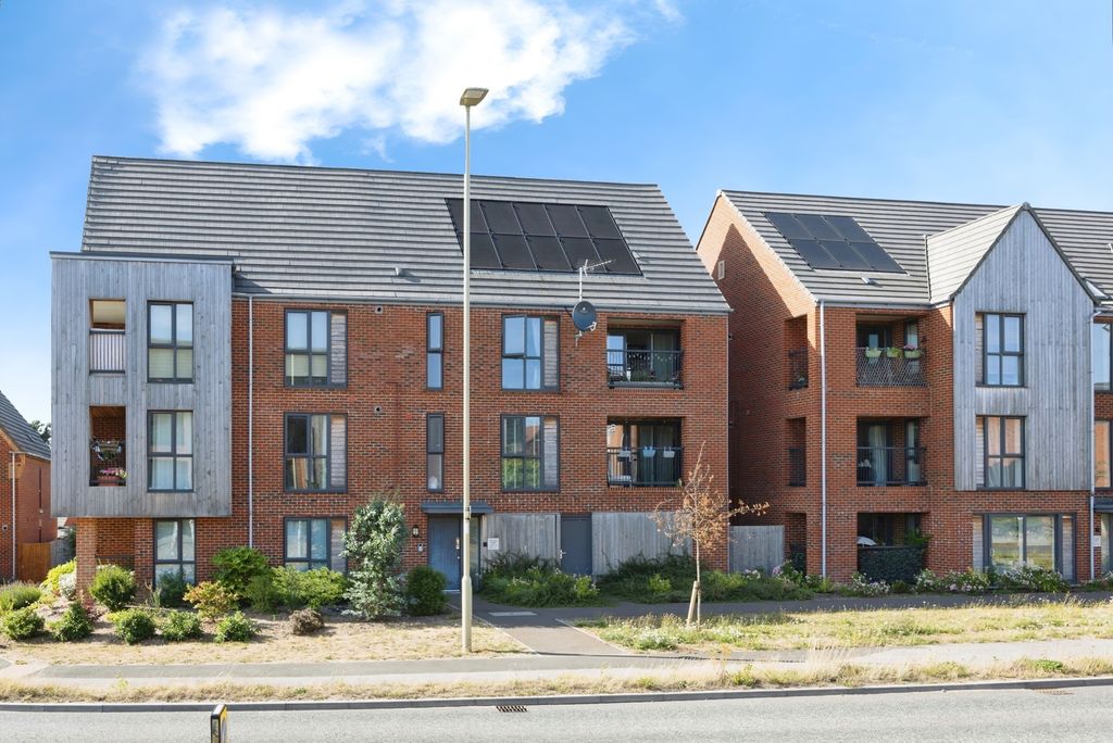 Additional image 5 of 2 bed flat for saleLouisburg Avenue, Bordon, Hampshire GU35