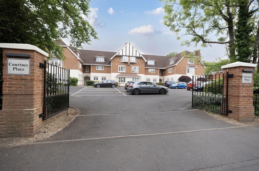 Additional image 11 of 2 bed flat for saleCourtney Place, Terrace Road South, Binfield, Bracknell RG42