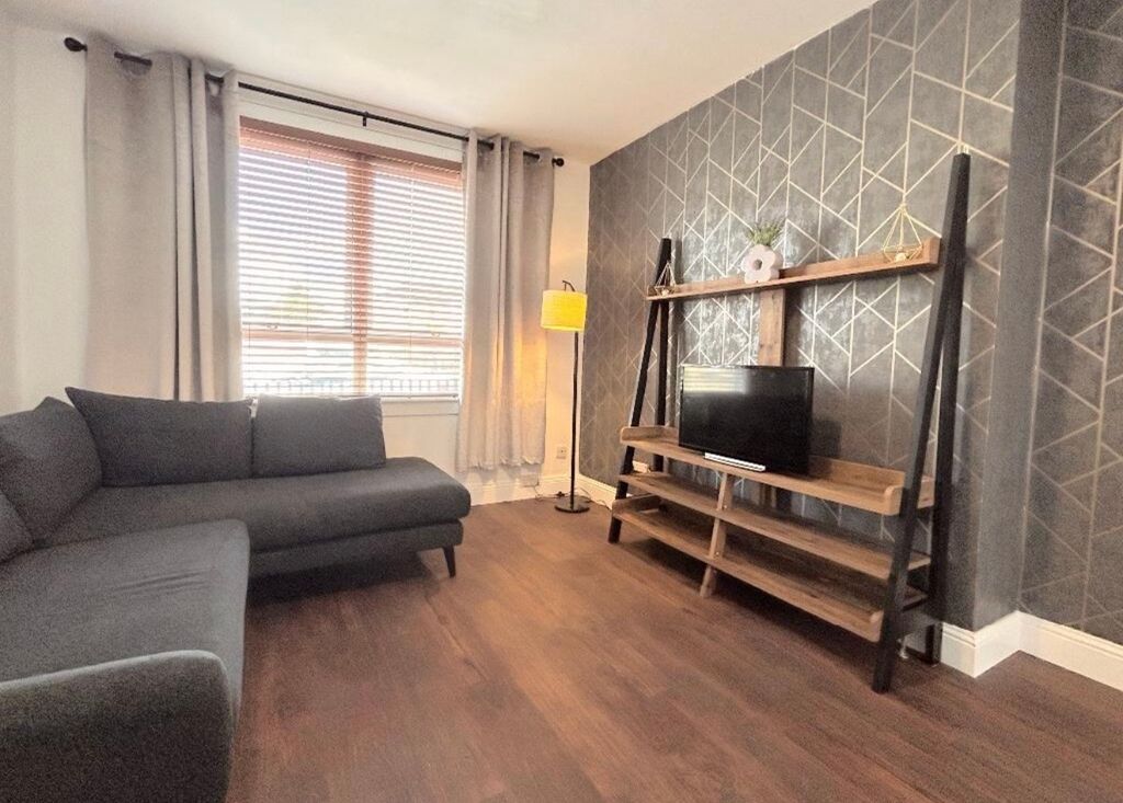 2 bed flat for saleCarmuirs Avenue, Camelon FK1