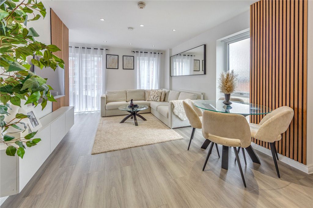 Additional image 3 of 2 bed flat for saleElstree Way, Borehamwood, Hertfordshire WD6
