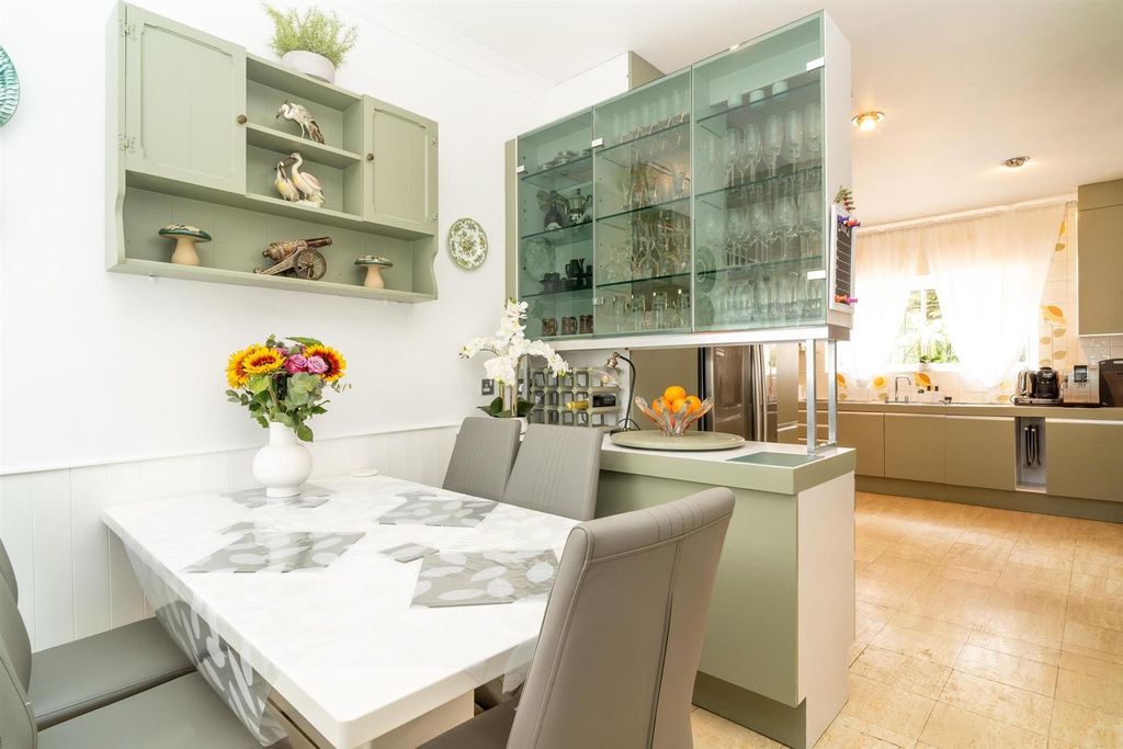 Additional image 22 of 6 bed detached house for saleAllum Lane, Elstree, Borehamwood WD6