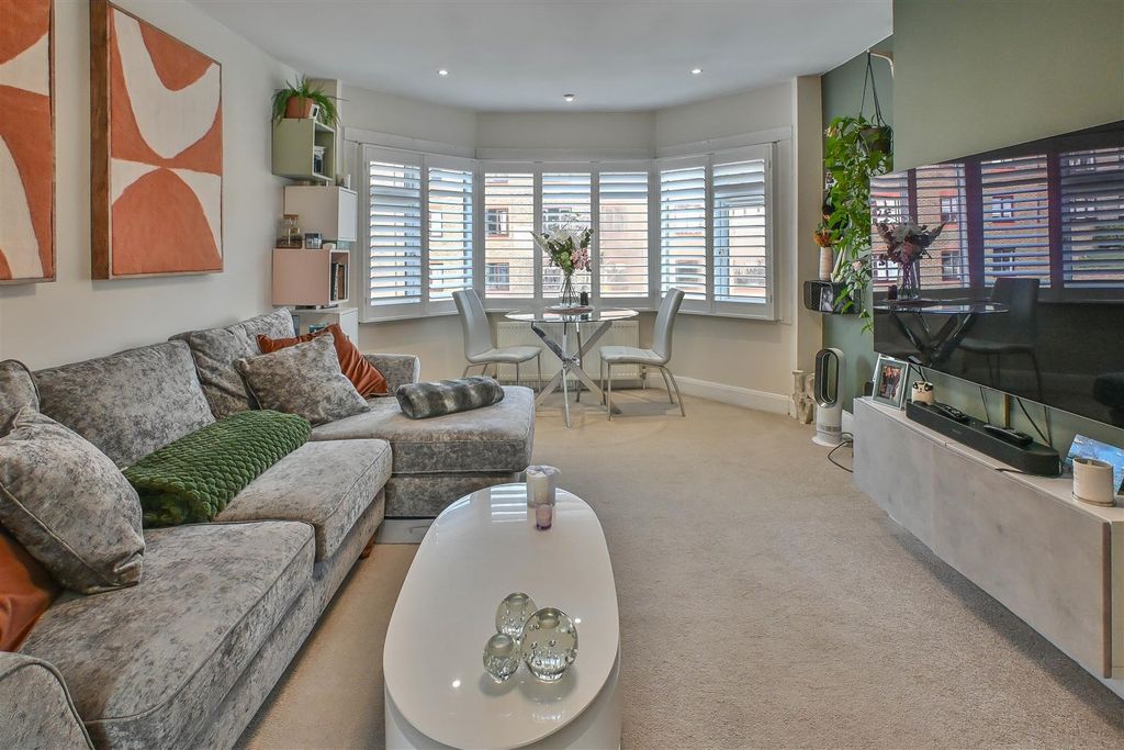 Additional image 3 of 2 bed maisonette for saleKings Road, Brentwood CM14