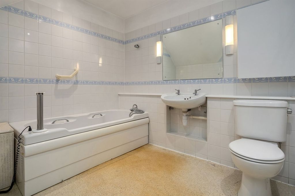 Additional image 12 of 2 bed flat for saleShirleys Drive, Prestbury SK10