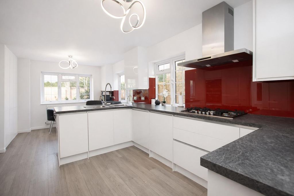 Additional image 8 of 6 bed detached house for saleTilehouse Close, Borehamwood WD6