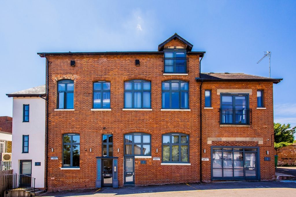1 bed flat for saleBuckingham Lofts, Bryant Court, Buckingham MK18