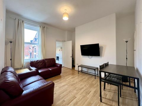 Amble Grove, Newcastle Upon Tyne NE2, Room to rent