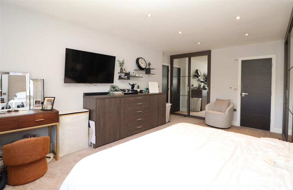 Additional image 17 of 3 bed detached bungalow for saleTheobald Street, Borehamwood WD6