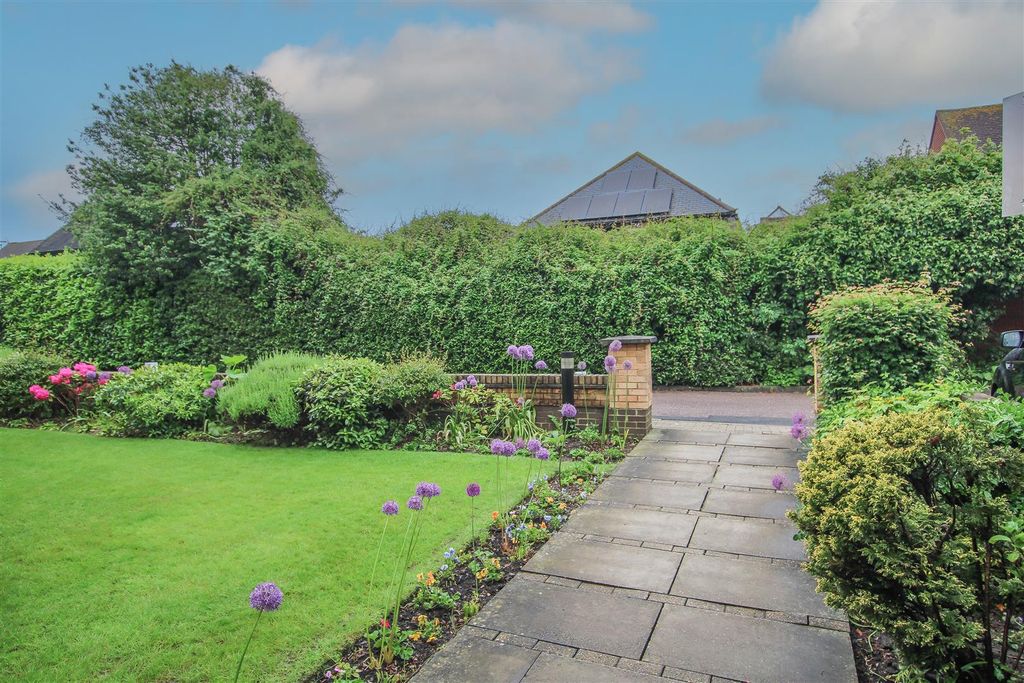 Additional image 2 of 1 bed flat for saleSawyers Hall Lane, Brentwood CM15