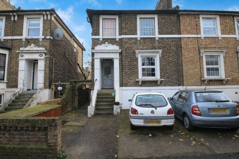 Park Avenue, Ilford IG1