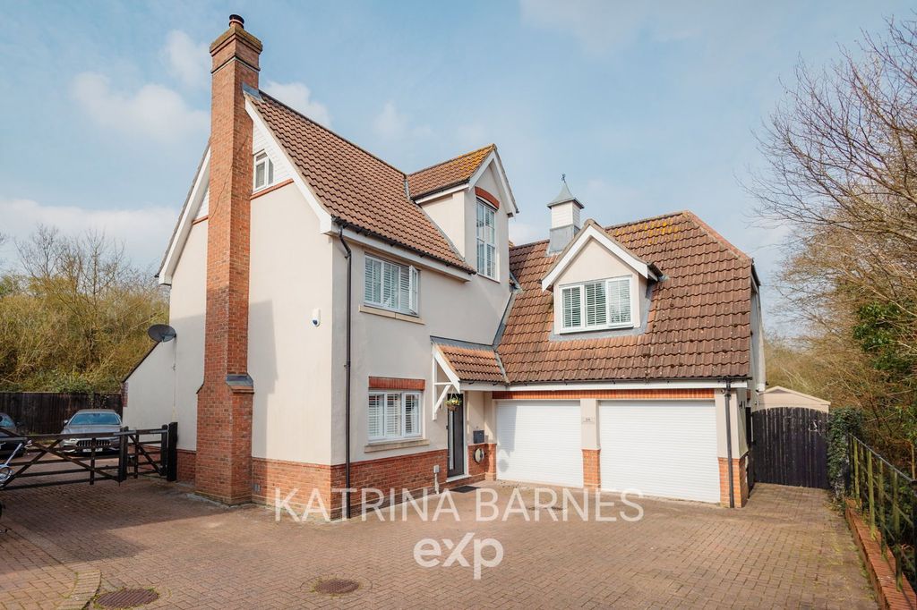 6 bed detached house for saleGrantham Avenue, Great Notley CM77
