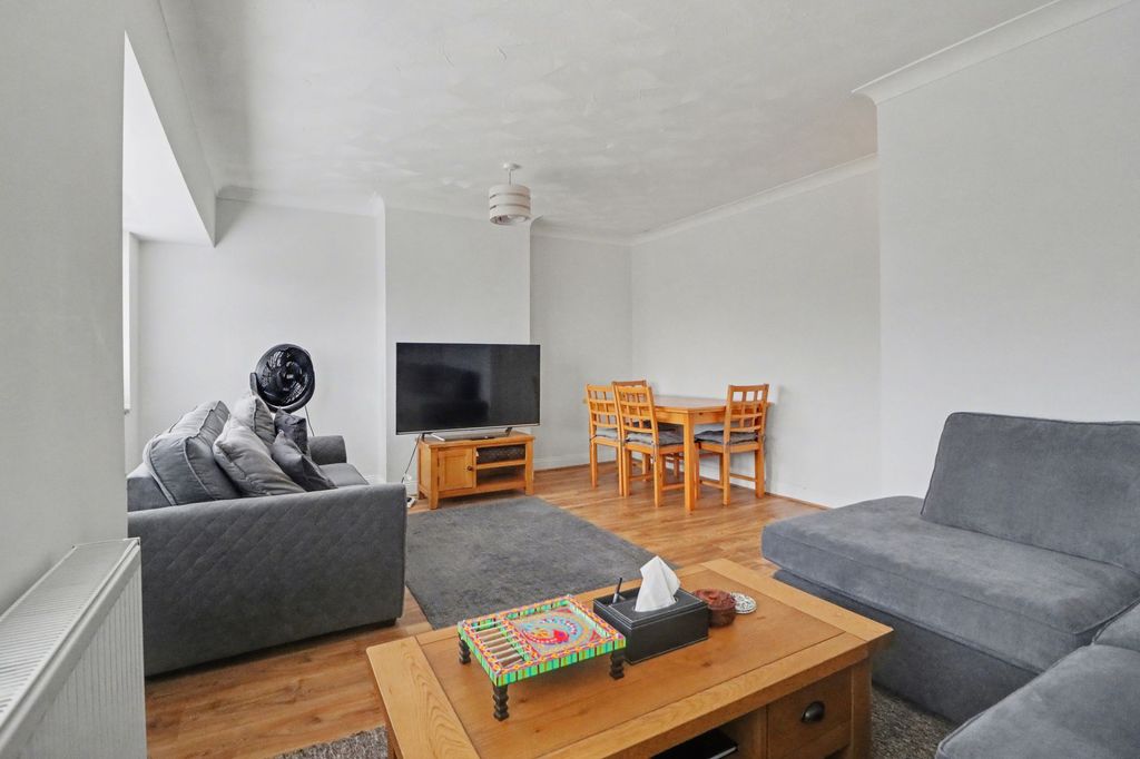 Additional image 3 of 2 bed flat for saleMidlands Estate, West End SO30