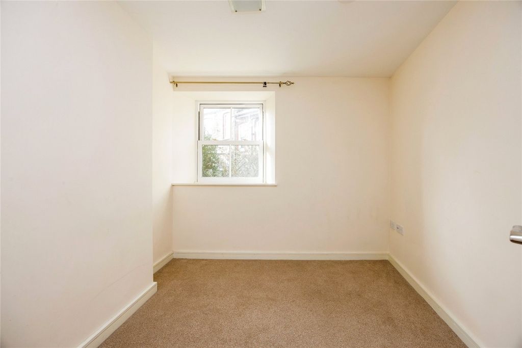 Additional image 7 of 2 bed flat for saleCrinnicks Hill, Bodmin, Cornwall PL31