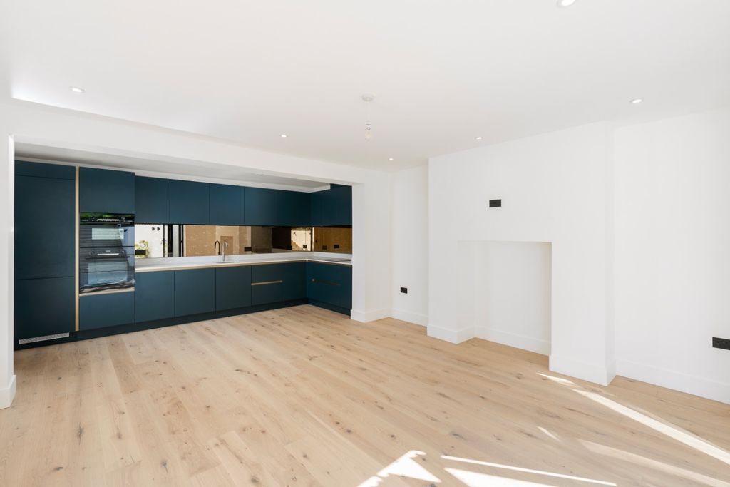 Additional image 6 of 4 bed flat for saleClermont Terrace, Brighton BN1