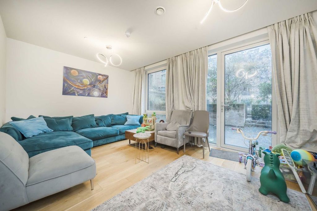 Additional image 8 of 5 bed terraced house for saleBoaters Avenue, Brentford TW8
