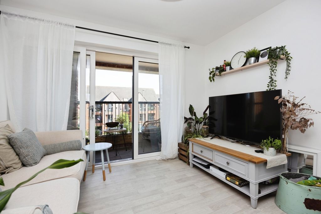 Additional image 13 of 2 bed flat for saleLouisburg Avenue, Bordon, Hampshire GU35
