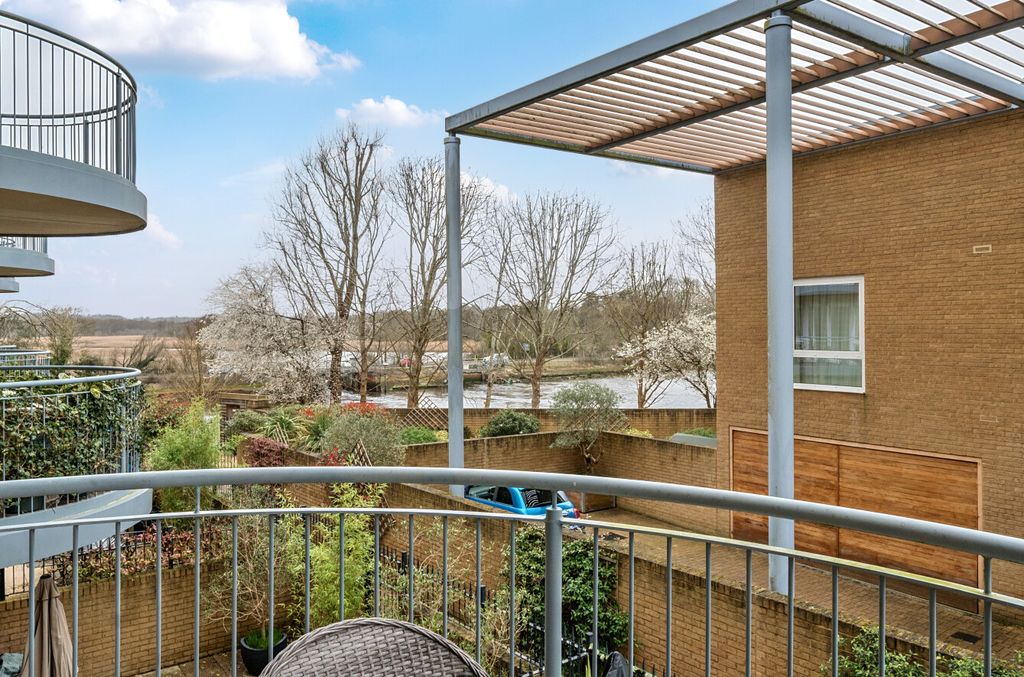 Additional image 2 of 2 bed flat for saleAlmansa Way, Lymington SO41