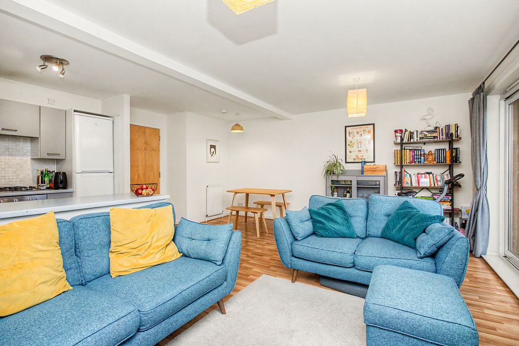 Additional image 3 of 2 bed flat for sale2/6 Albion Gardens, Leith, Edinburgh EH7