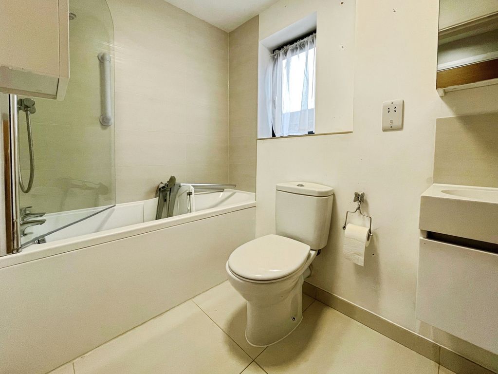 Additional image 6 of 1 bed flat for saleBlenheim Road, Kidlington OX5