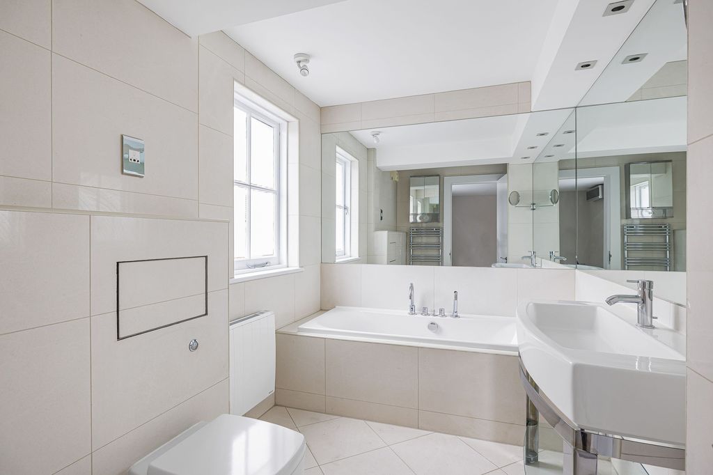 Additional image 9 of 2 bed flat for saleThameside, Henley-On-Thames RG9