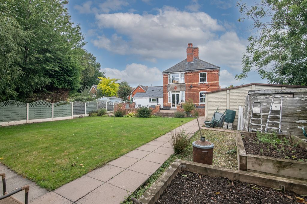 4 bed end terrace house for saleCedar Terrace, New Road, Bromsgrove B60