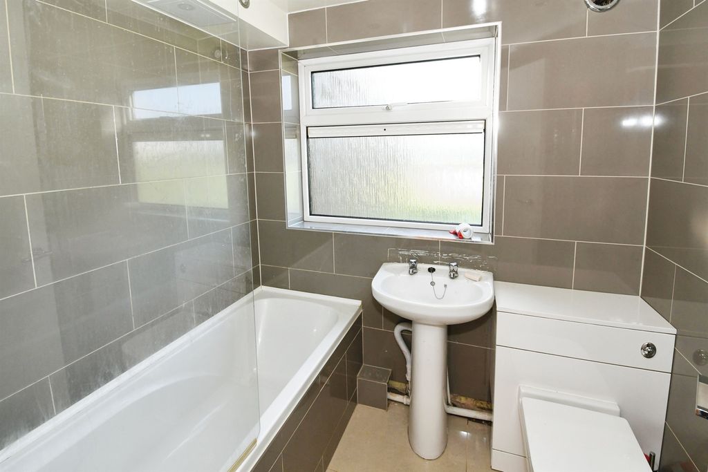 Additional image 2 of 2 bed flat for saleCarver Road, Boston PE21