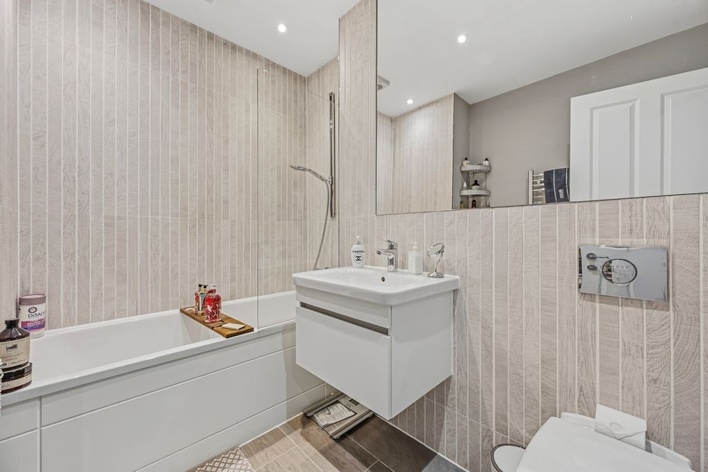 Additional image 13 of 2 bed flat for saleDaveylands, Wilmslow, Cheshire SK9