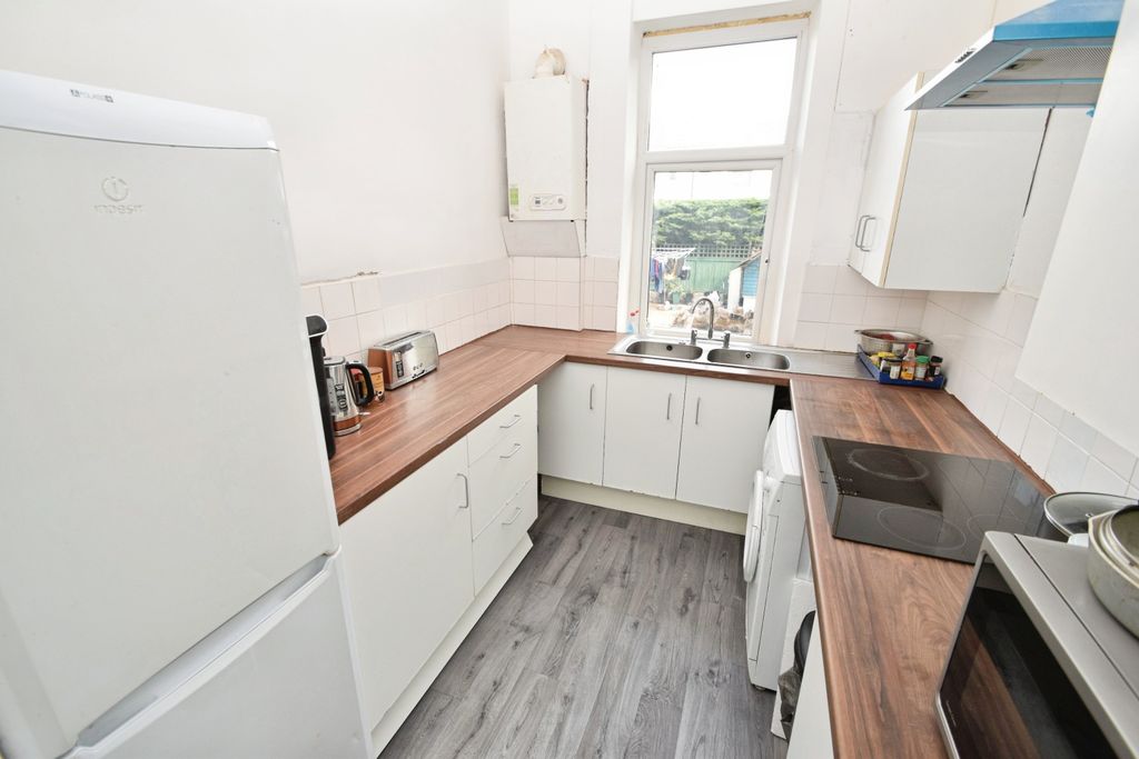 Additional image 5 of 2 bed flat for saleDallam Road, Saltaire, Bradford, West Yorkshire BD18