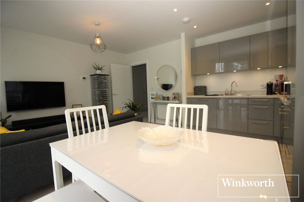 Additional image 6 of 2 bed flat for saleStation Road, Borehamwood, Hertfordshire WD6