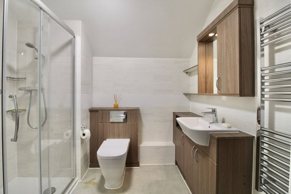 Additional image 3 of 1 bed property for saleNorth Close, Lymington SO41