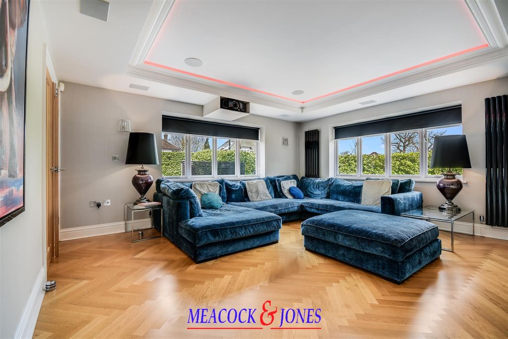 Additional image 9 of 5 bed detached house for saleRoundwood Avenue, Hutton Mount, Brentwood CM13