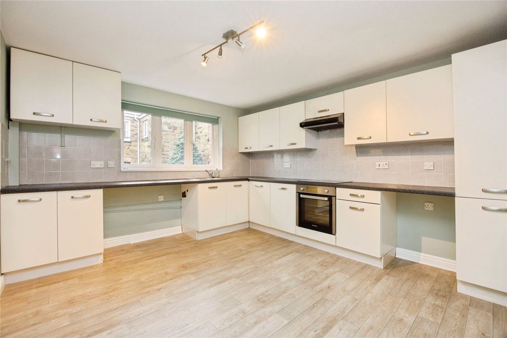 Additional image 15 of 3 bed maisonette for saleCastle Hill Court, Cross Lane, Bodmin, Cornwall PL31
