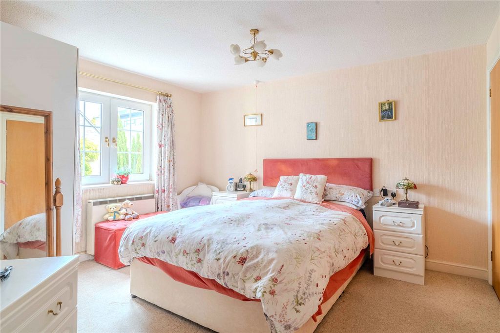 2 bed flat for saleStation Road, Broadway, Worcestershire WR12 photo 5