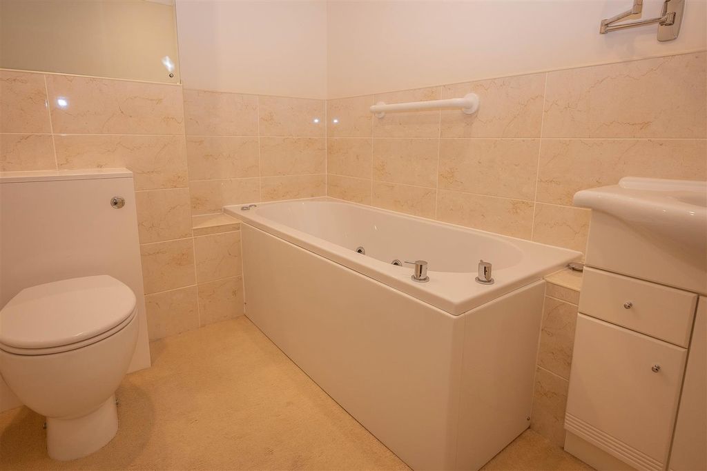 Additional image 8 of 3 bed flat for saleThorndon Park, Ingrave, Brentwood CM13