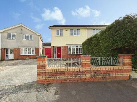 Clos Vernon Watkins, Gorseinon, Swansea SA4