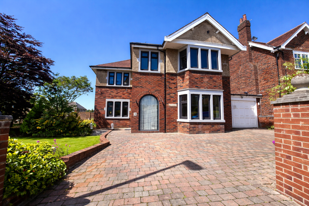 5 bed detached house for saleParkway, Stanley Park FY3
