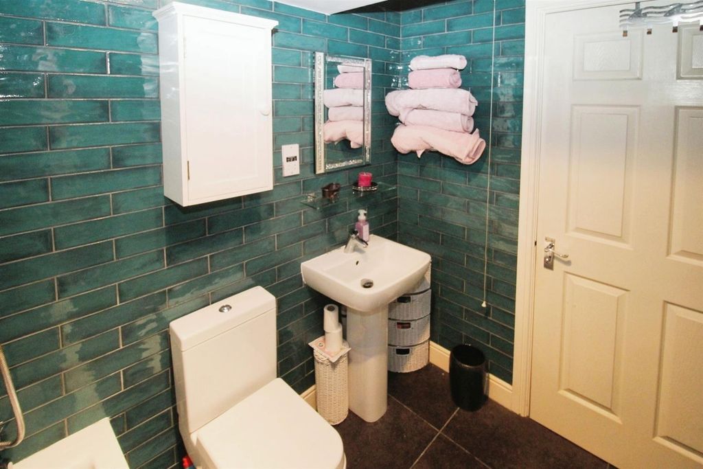 Additional image 17 of 2 bed flat for saleThe Strone, Apperley Bridge, Bradford BD10