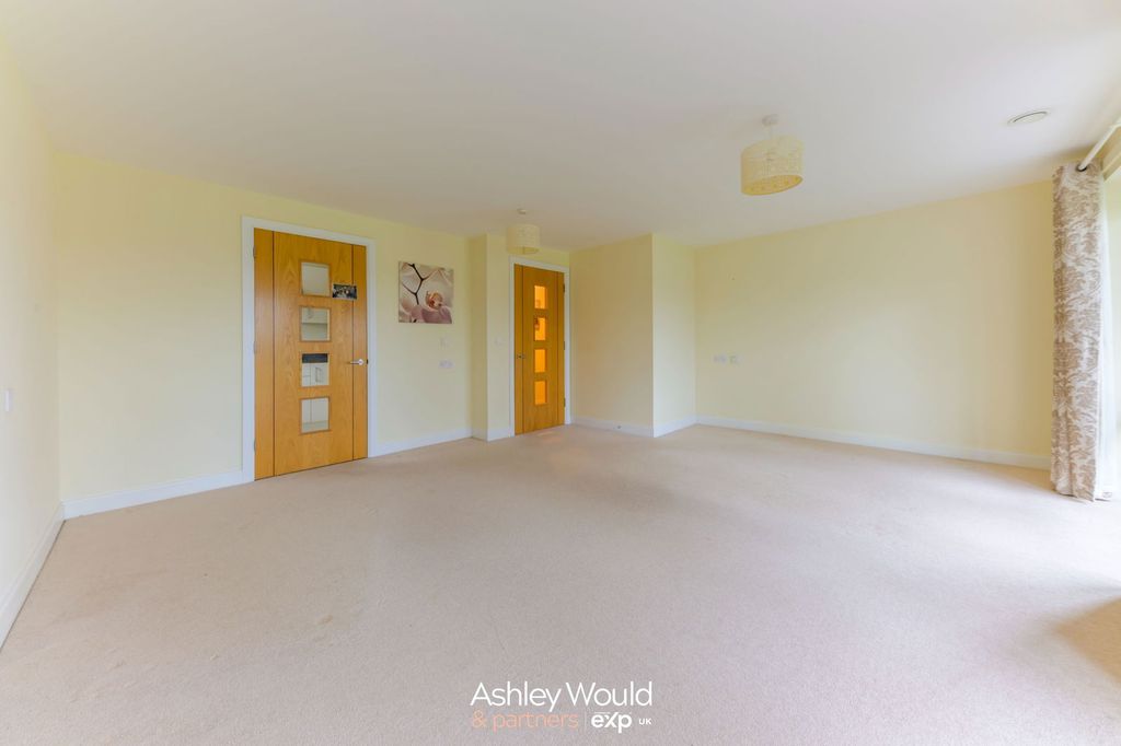 2 bed flat for saleRecreation Road, Bromsgrove B61 photo 3