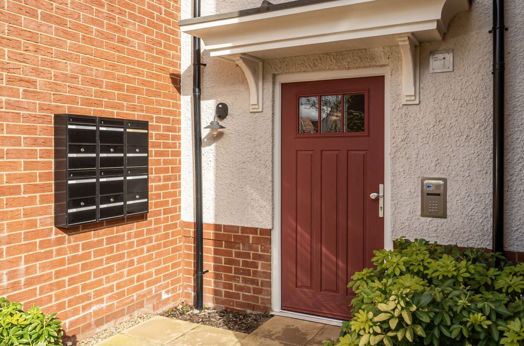 Additional image 9 of 2 bed flat for saleWalton Heath, Binfield, Bracknell RG42