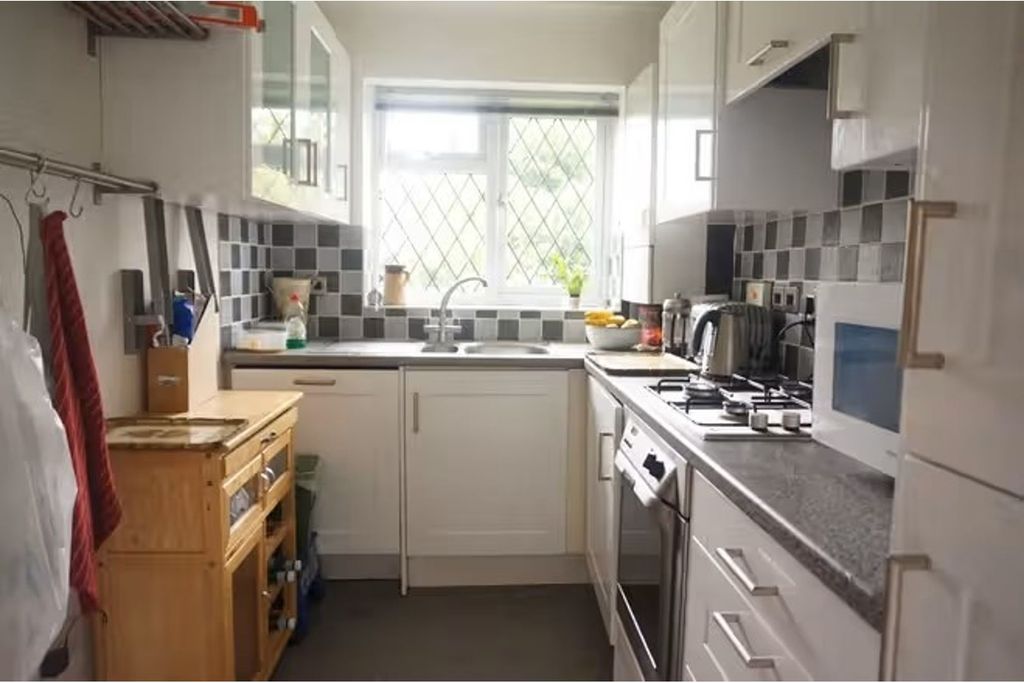 Additional image 9 of 2 bed flat for saleGroves Close, Bourne End SL8