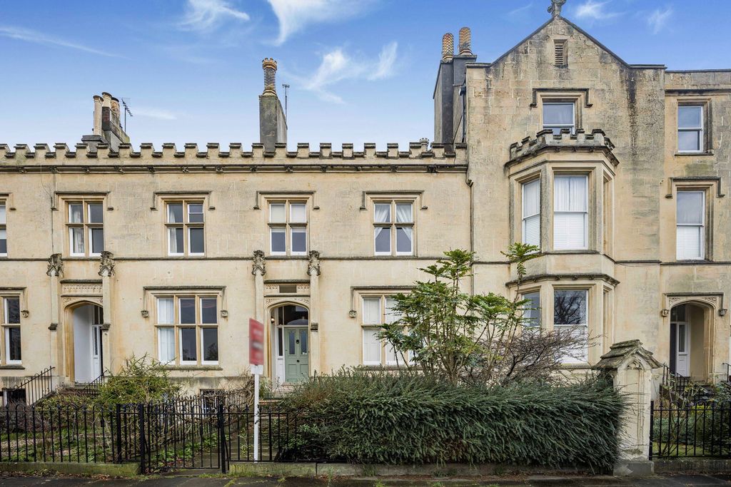 2 bed flat for saleWellington Square, Cheltenham GL50
