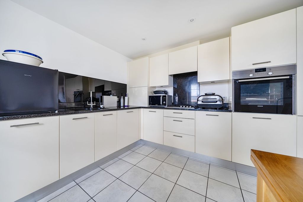 Additional image 2 of 2 bed flat for saleAldwick Avenue, Aldwick, Bognor Regis PO21