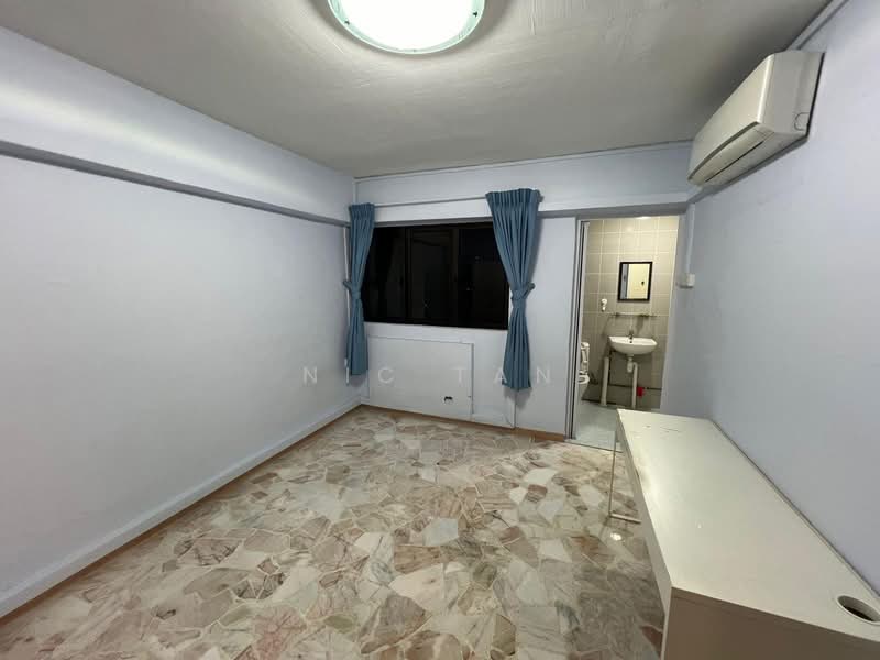 241 Hougang Street 22 photo 2