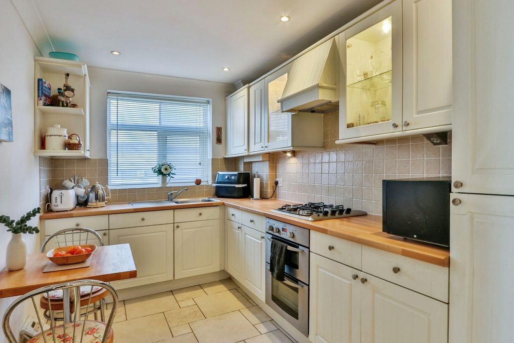 Additional image 5 of 3 bed flat for saleGrove Road, Bournemouth, Dorset BH1