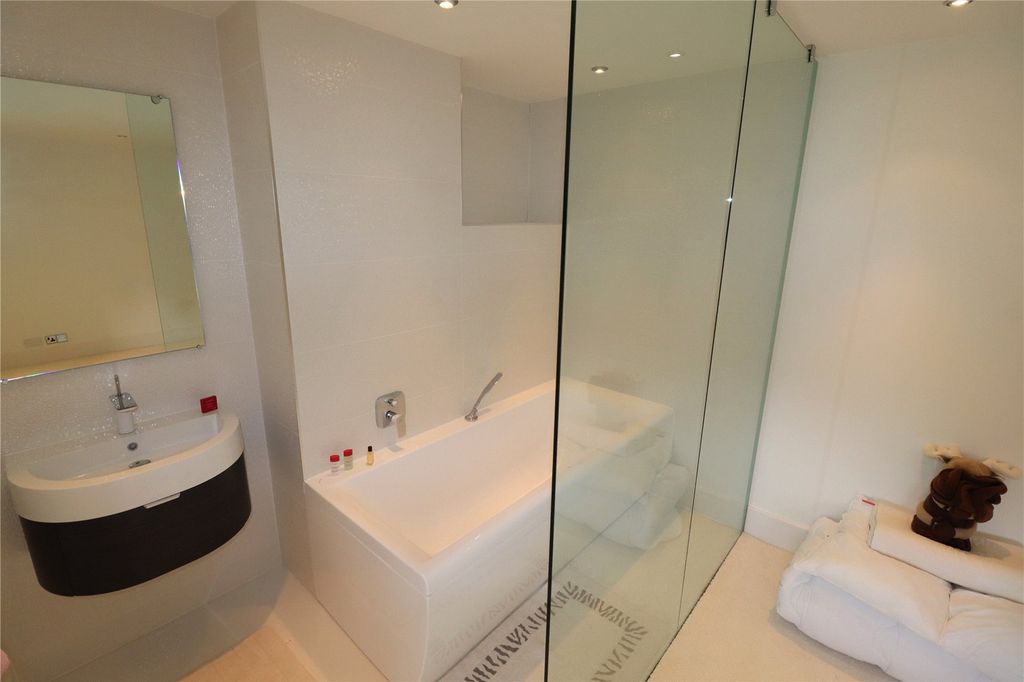 Additional image 11 of 3 bed flat for saleThorndon Hall, Thorndon Park, Ingrave, Brentwood CM13