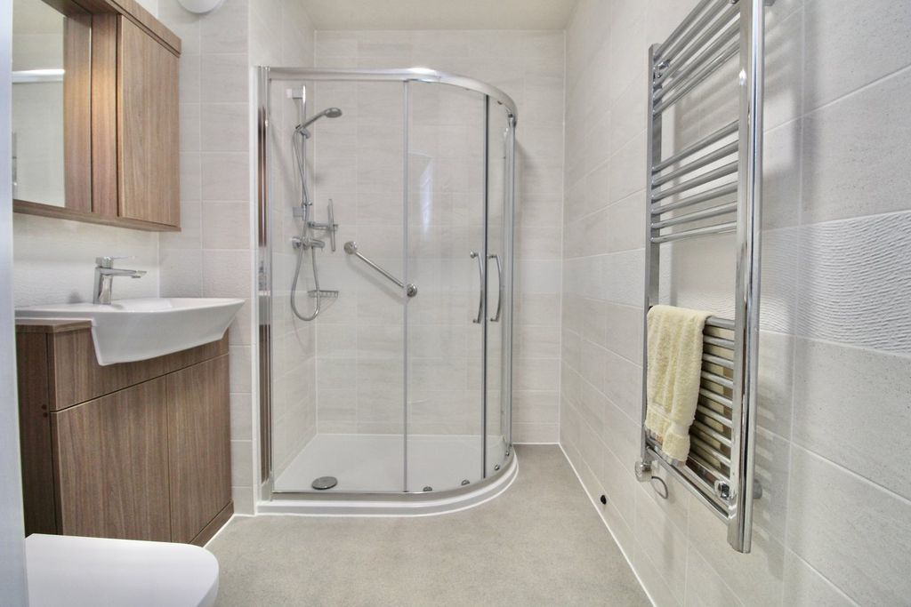 Additional image 7 of 1 bed property for saleNorth Close, Lymington SO41