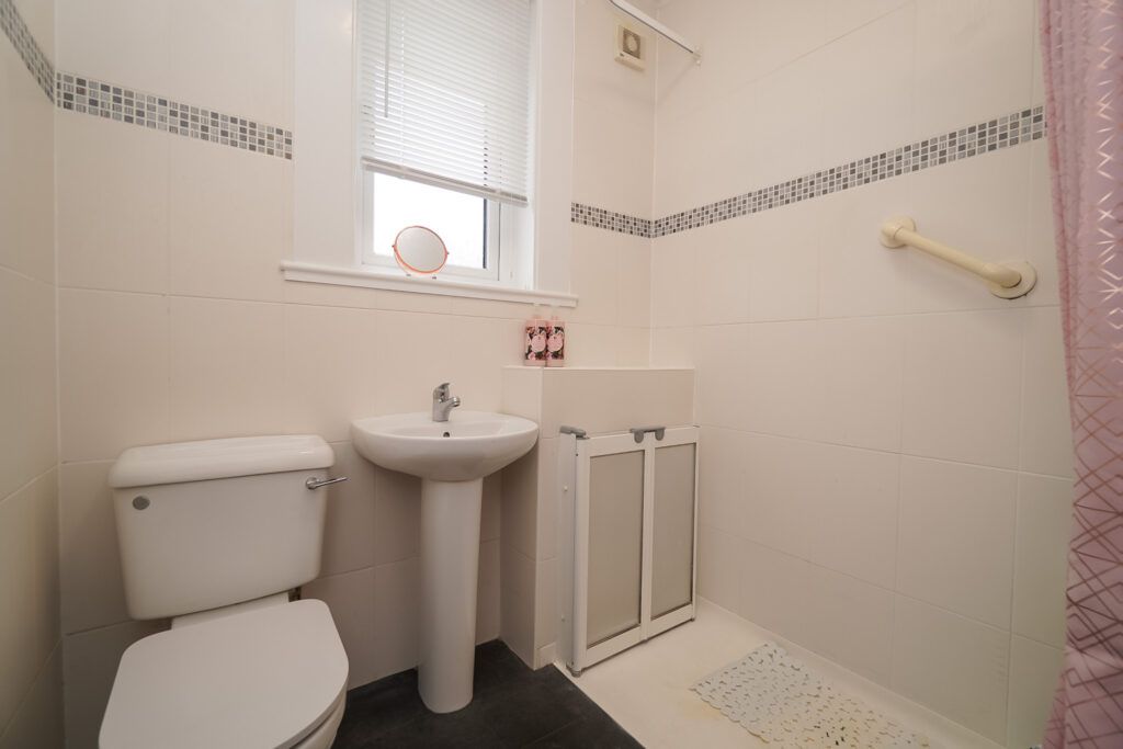 Additional image 10 of 4 bed flat for saleCanberra Avenue, Clydebank G81