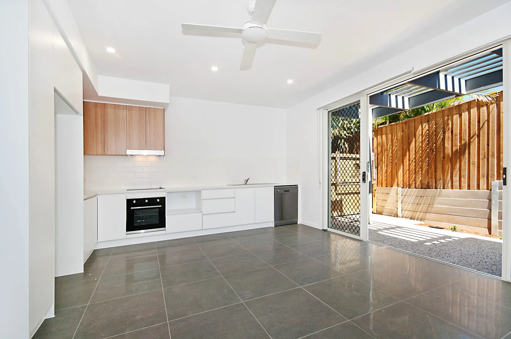 2/13 Larkin Street, Maroochydore QLD 4558